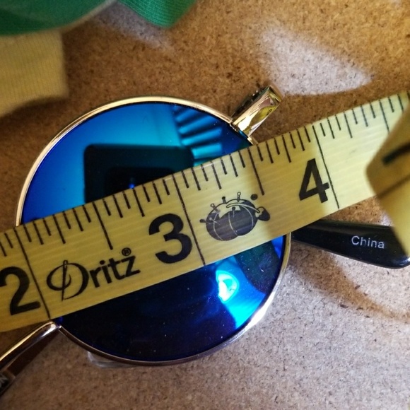 These classic round sunglasses are beautiful the l - Picture 5 of 5